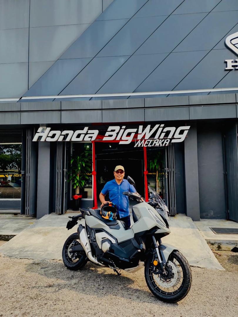 Penghantaran motosikal pelanggan di M.P. Goh Motors 5