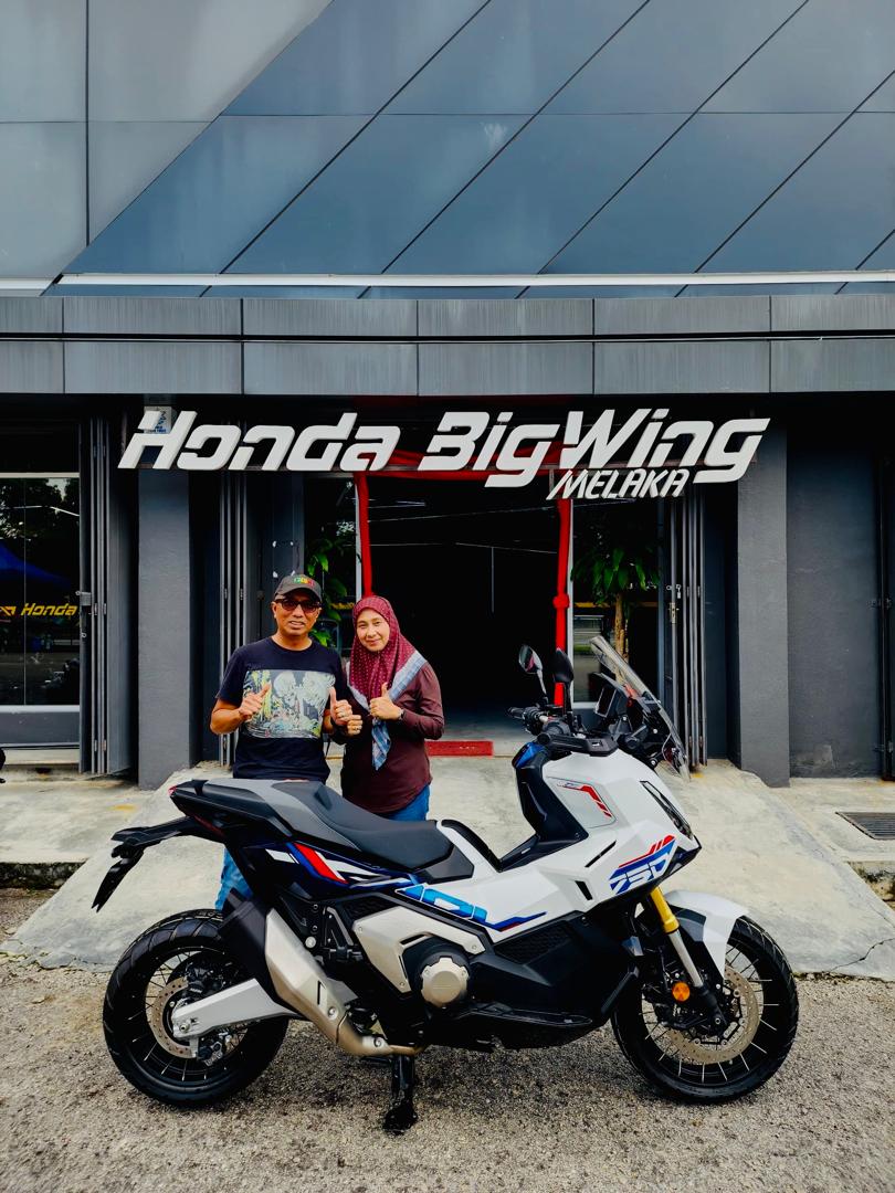 Penghantaran motosikal pelanggan di M.P. Goh Motors 6